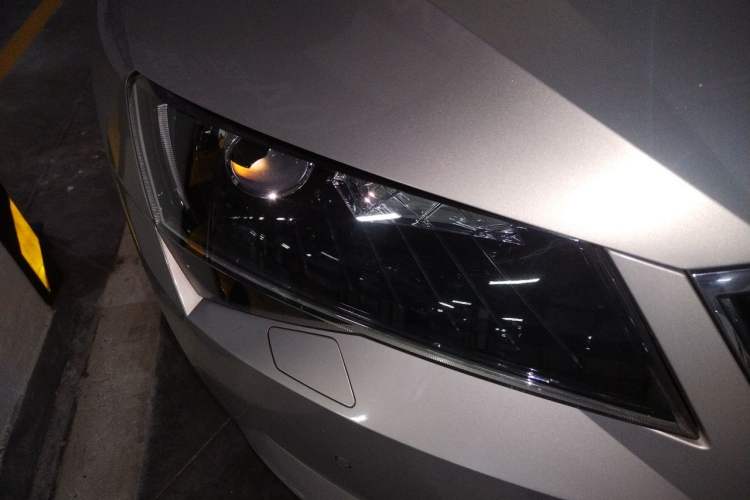 Used Skoda Superb 2018 TSI380 DSG Flagship Edition China V Standard Right Front Headlight