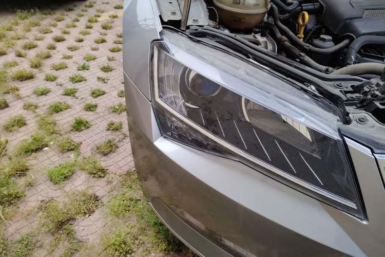 Used Skoda Superb 2018 TSI330 DSG Comfort Edition China V Standard Right Front Headlight