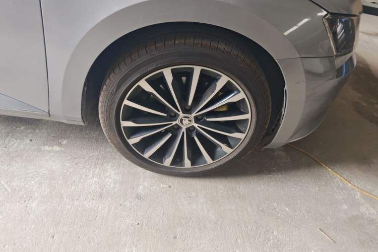 Used Skoda Superb 2018 TSI280 DSG Comfort Edition China V Standard Right Front Wheel Hub