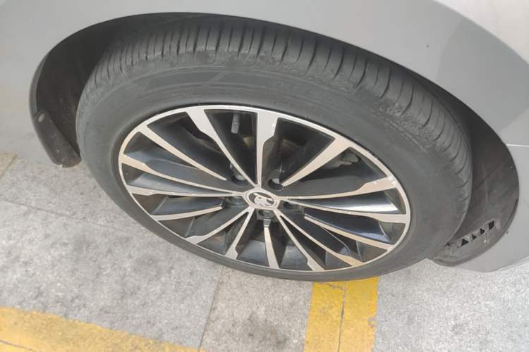 Used Skoda Superb 2018 TSI280 DSG Comfort Edition China V Standard Right Front Wheel Hub