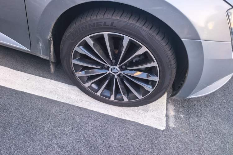 Used Skoda Superb 2018 TSI280 DSG Comfort Edition China V Standard Right Front Wheel Hub