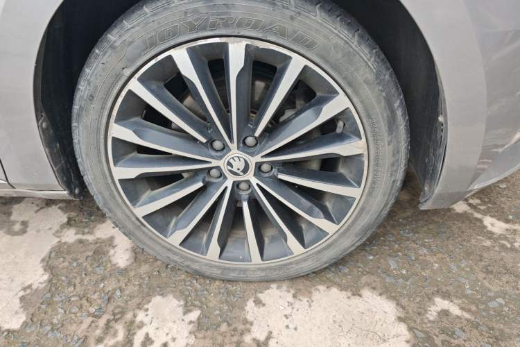 Used Skoda Superb 2018 TSI280 DSG Comfort Edition China V Standard Right Front Wheel Hub