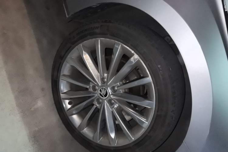 Used Skoda Superb 2018 TSI380 DSG Flagship Edition China V Standard Right Front Wheel Hub