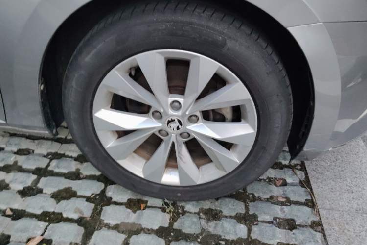 Used Skoda Superb 2018 TSI280 DSG Comfort Edition China V Standard Right Front Wheel Hub