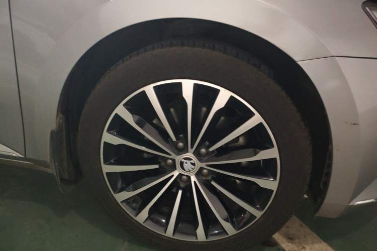 Used Skoda Superb 2018 TSI280 DSG Comfort Edition China V Standard Right Front Wheel Hub