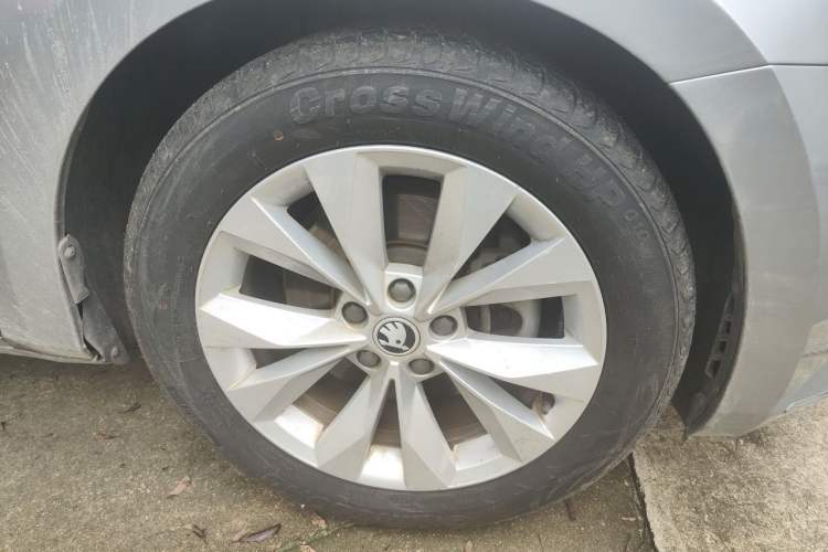 Used Skoda Superb 2018 TSI330 DSG Comfort Edition China V Standard Right Front Wheel Hub