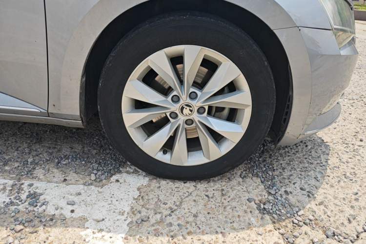 Used Skoda Superb 2018 TSI330 DSG Comfort Edition China V Standard Right Front Wheel Hub