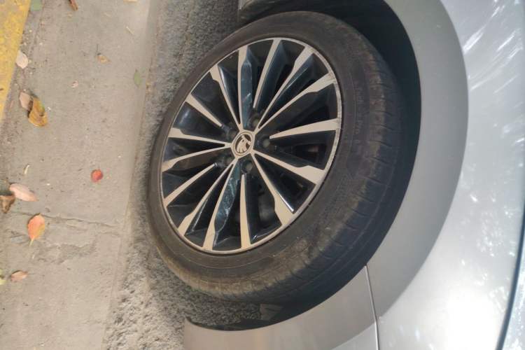 Used Skoda Superb 2018 TSI280 DSG Comfort Edition China V Standard Right Front Wheel Hub