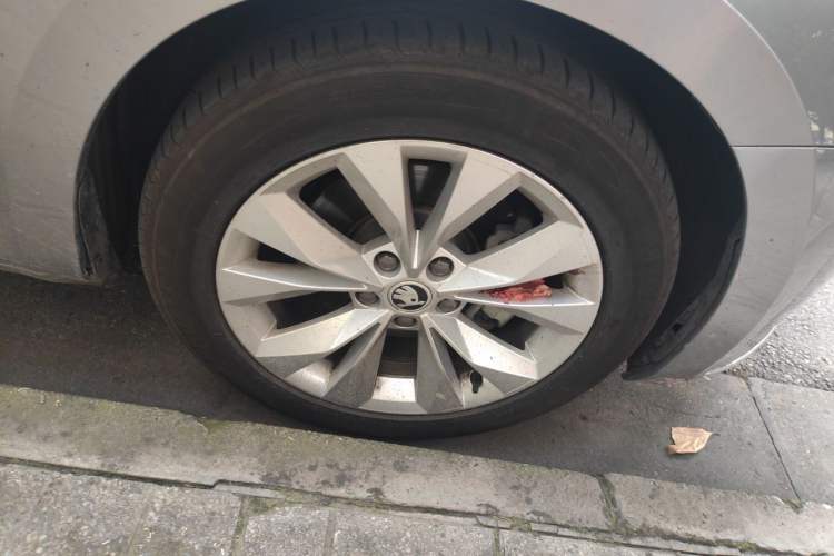 Used Skoda Superb 2018 TSI280 DSG Comfort Edition China V Standard Right Front Wheel Hub