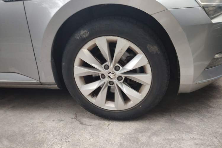 Used Skoda Superb 2018 TSI280 DSG Comfort Edition China V Standard Right Front Wheel Hub