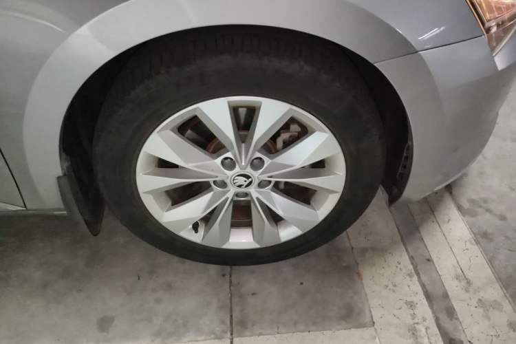 Used Skoda Superb 2018 TSI330 DSG Comfort Edition China V Standard Right Front Wheel Hub