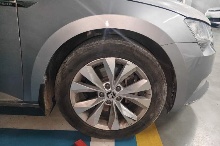 Used Skoda Superb 2018 TSI280 DSG Comfort Edition China V Standard Right Front Wheel Hub