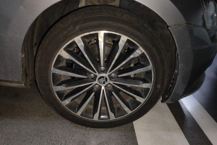 Used Skoda Superb 2018 TSI280 DSG Luxury Edition China V Standard Right Front Wheel Hub