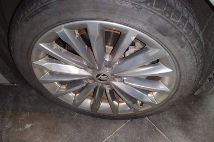 Used Skoda Superb 2018 TSI380 DSG Flagship Edition China V Standard Right Front Wheel Hub