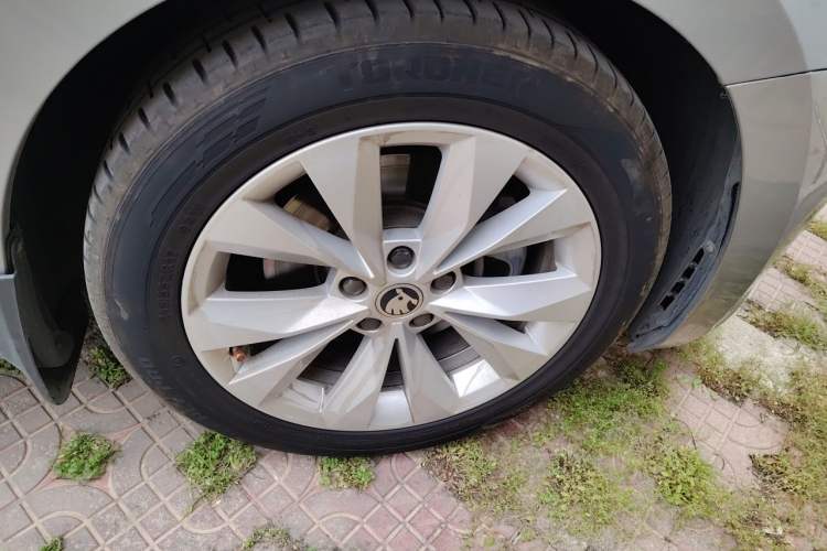 Used Skoda Superb 2018 TSI330 DSG Comfort Edition China V Standard Right Front Wheel Hub