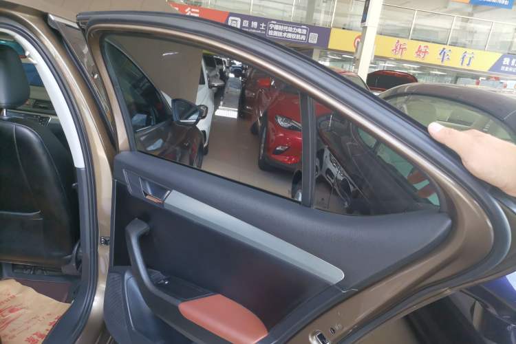 Used Skoda Superb 2018 TSI280 Manual Standard Edition China V Standards Right Rear Door Interior