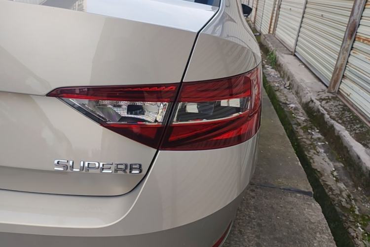Used Skoda Superb 2018 TSI330 DSG Comfort Edition China V Standard Right Rear Taillight