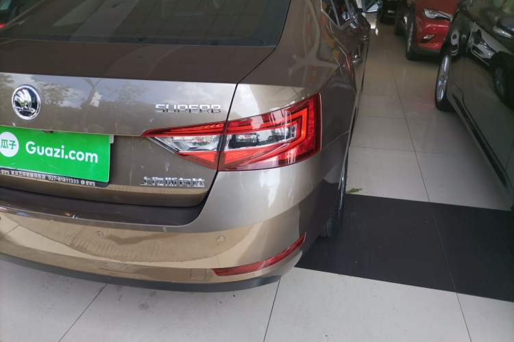 Used Skoda Superb 2018 TSI280 Manual Standard Edition China V Standards Right Rear Taillight