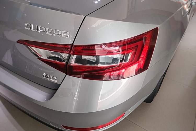 Used Skoda Superb 2018 TSI280 DSG Comfort Edition China V Standard Right Rear Taillight