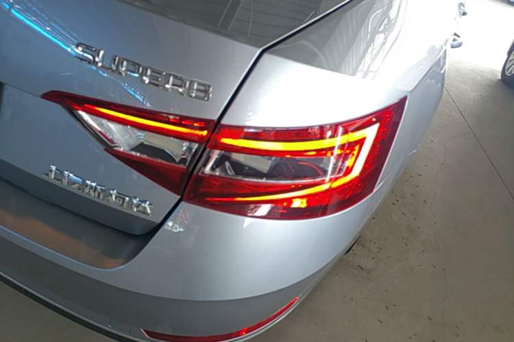 Used Skoda Superb 2018 TSI330 DSG Comfort Edition China V Standard Right Rear Taillight