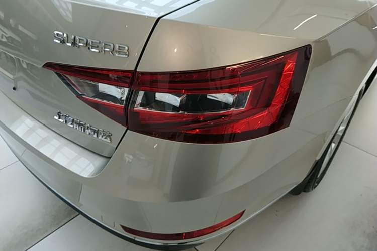 Used Skoda Superb 2018 TSI280 DSG Comfort Edition China V Standard Right Rear Taillight