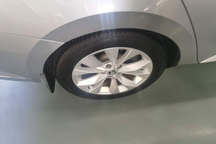 Used Skoda Superb 2018 TSI280 DSG Comfort Edition China V Standard Right Rear Wheel Hub