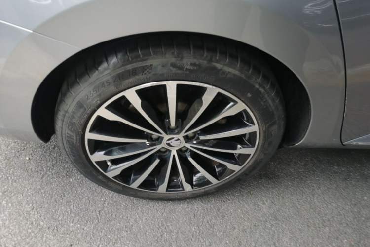 Used Skoda Superb 2018 TSI330 DSG Luxury Edition China V Standard Right Rear Wheel Hub