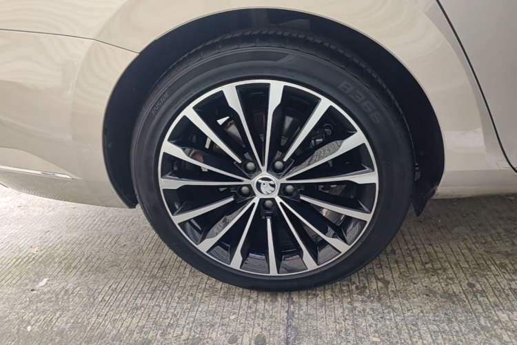 Used Skoda Superb 2018 TSI330 DSG Comfort Edition China V Standard Right Rear Wheel Hub