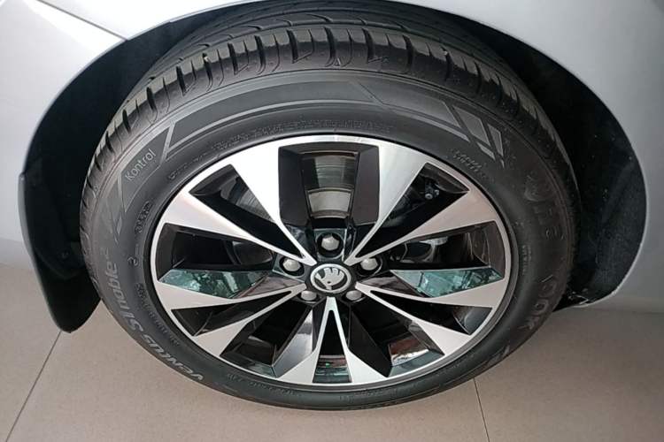 Used Skoda Superb 2018 TSI280 DSG Comfort Edition China V Standard Right Rear Wheel Hub