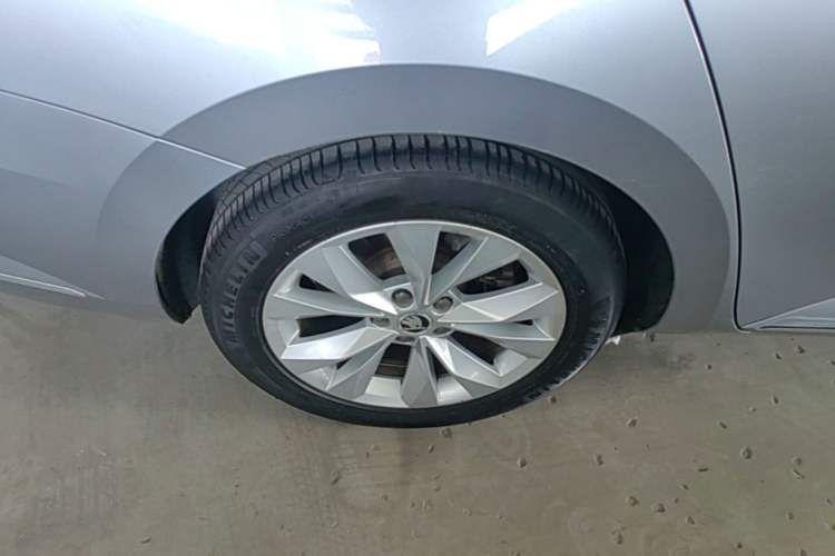 Used Skoda Superb 2018 TSI330 DSG Comfort Edition China V Standard Right Rear Wheel Hub