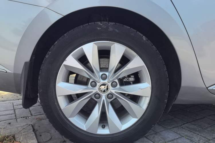 Used Skoda Superb 2018 TSI330 DSG Comfort Edition China V Standard Right Rear Wheel Hub