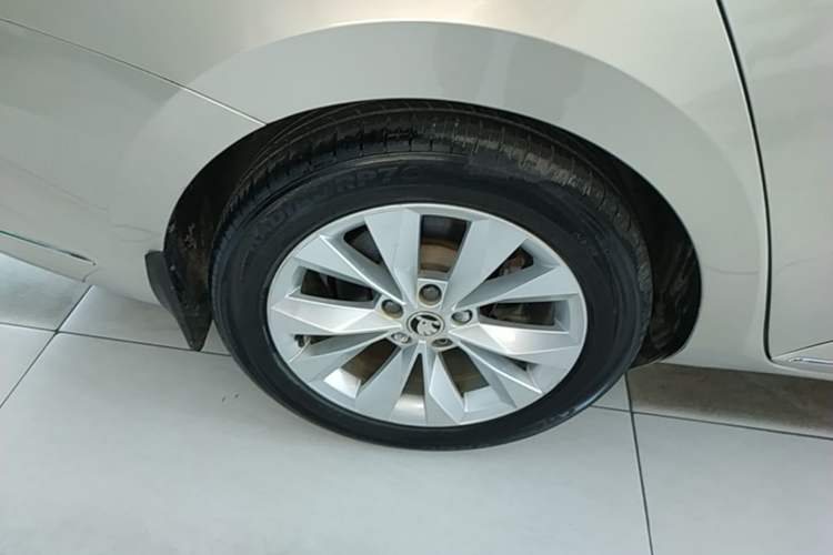 Used Skoda Superb 2018 TSI280 DSG Comfort Edition China V Standard Right Rear Wheel Hub