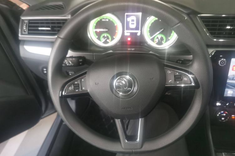 Used Skoda Superb 2018 TSI280 DSG Comfort Edition China V Standard Steering Wheel