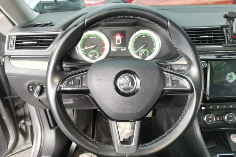 Used Skoda Superb 2018 TSI330 DSG Luxury Edition China V Standard Steering Wheel
