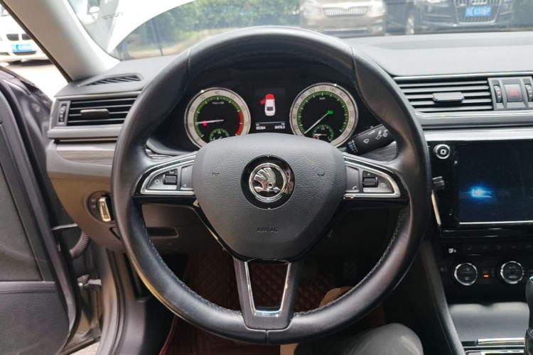 Used Skoda Superb 2018 TSI330 DSG Luxury Edition China V Standard Steering Wheel