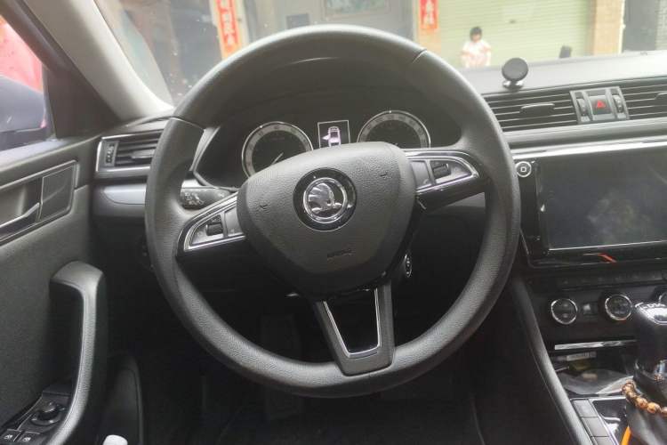 Used Skoda Superb 2018 TSI330 DSG Comfort Edition China V Standard Steering Wheel