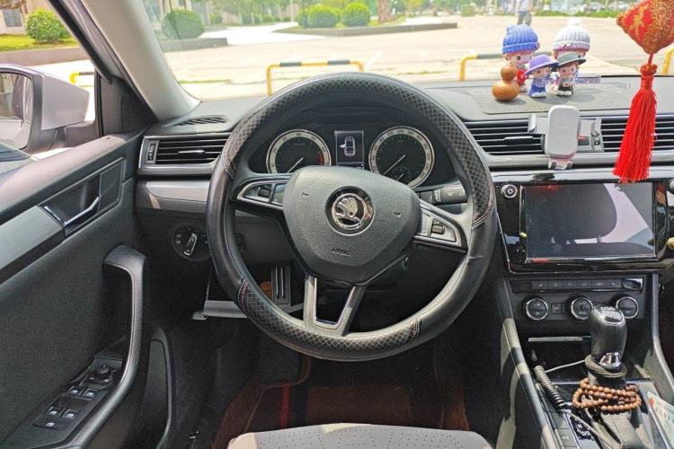 Used Skoda Superb 2018 TSI330 DSG Comfort Edition China V Standard Steering Wheel