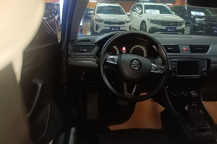Used Skoda Superb 2018 TSI330 DSG Luxury Edition China V Standard Steering Wheel
