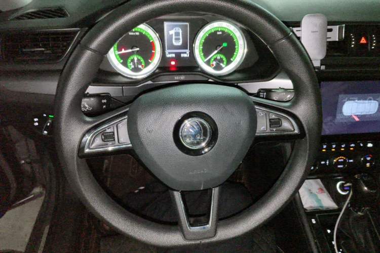Used Skoda Superb 2018 TSI330 DSG Comfort Edition China V Standard Steering Wheel