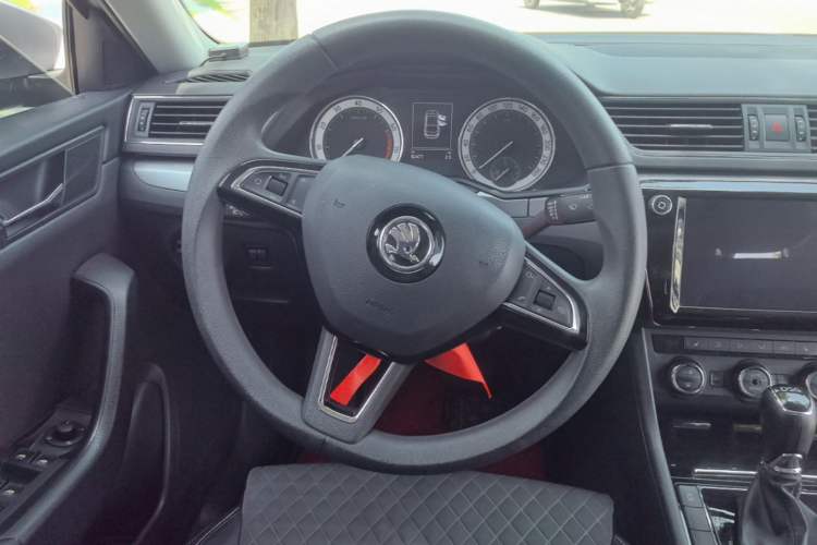Used Skoda Superb 2018 TSI330 DSG Comfort Edition China V Standard Steering Wheel