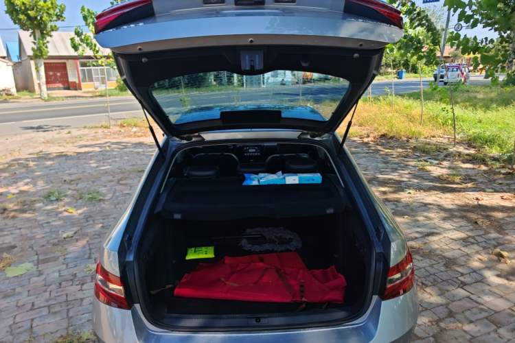 Used Skoda Superb 2018 TSI330 DSG Comfort Edition China VI Standard Trunk
