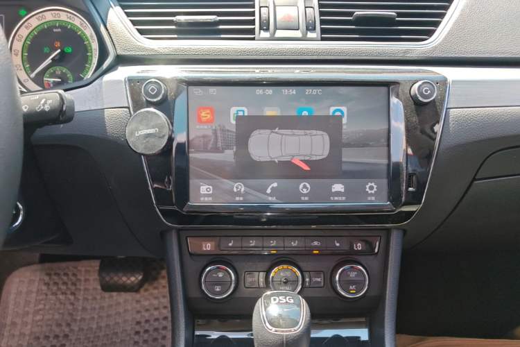 Used Skoda Superb 2018 TSI330 DSG Comfort Edition China V Standard Audio And AC Panel