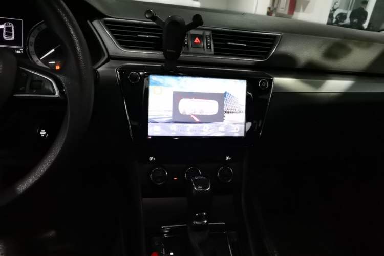 Used Skoda Superb 2018 TSI280 DSG Comfort Edition China V Standard Audio And AC Panel