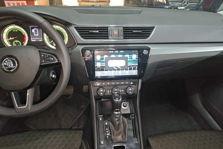 Used Skoda Superb 2018 TSI330 DSG Comfort Edition China V Standard Audio And AC Panel