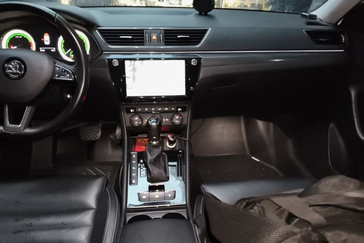 Used Skoda Superb 2018 TSI330 DSG Luxury Edition China V Standard Audio And AC Panel