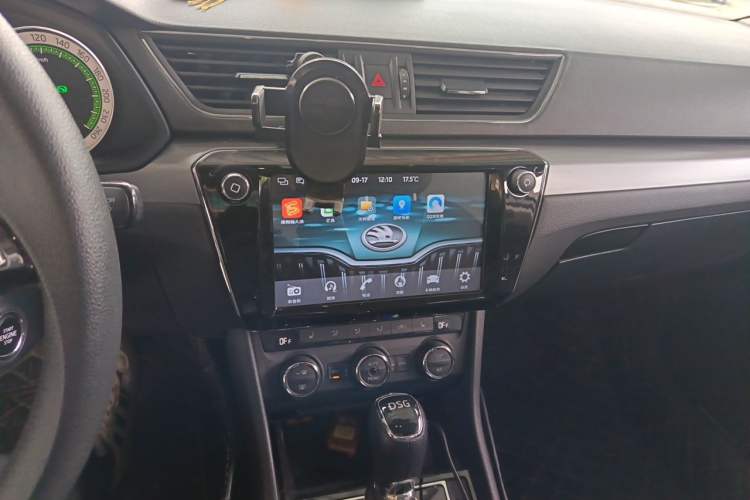 Used Skoda Superb 2018 TSI330 DSG Comfort Edition China V Standard Audio And AC Panel