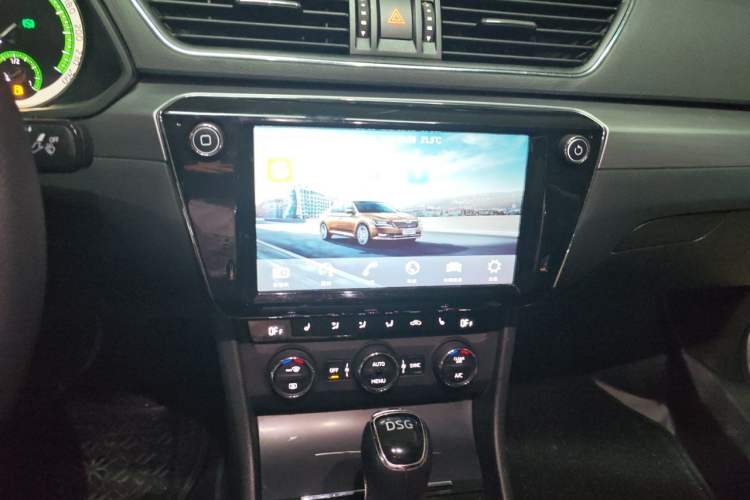 Used Skoda Superb 2018 TSI280 DSG Comfort Edition China V Standard Audio And AC Panel