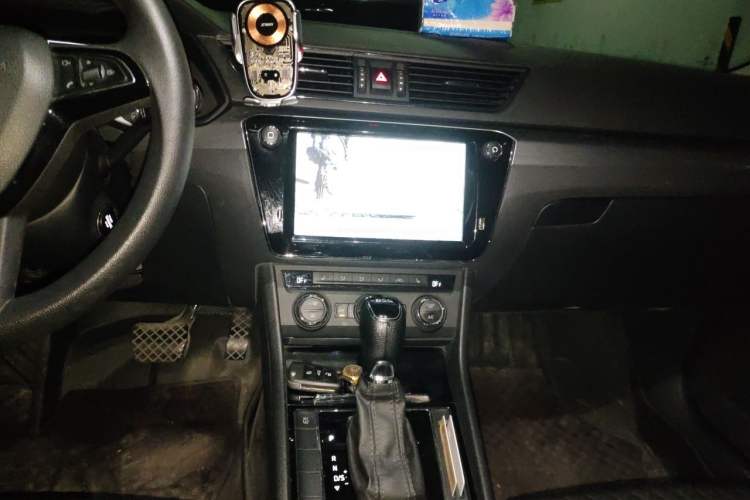 Used Skoda Superb 2018 TSI280 DSG Comfort Edition China V Standard Audio And AC Panel
