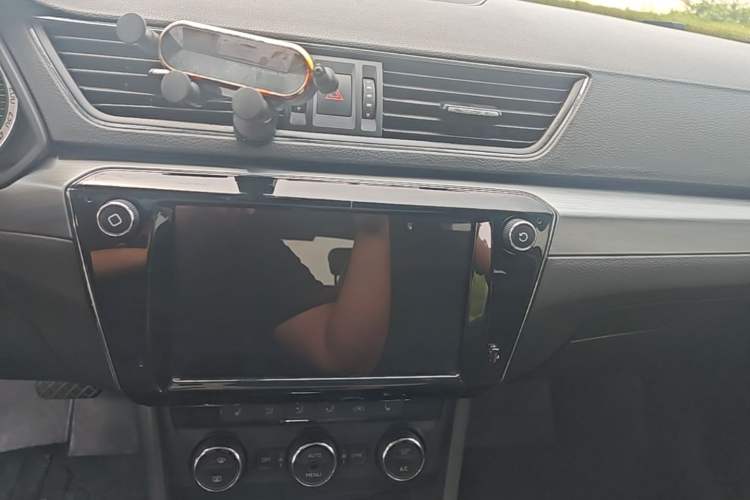 Used Skoda Superb 2018 TSI280 DSG Comfort Edition China VI Standard Audio And AC Panel
