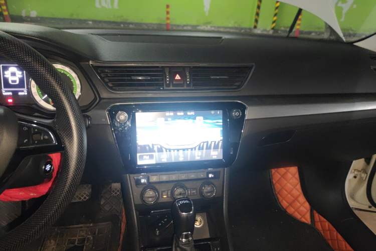 Used Skoda Superb 2018 TSI330 DSG Comfort Edition China V Standard Audio And AC Panel